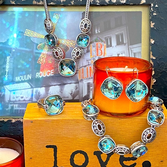 🛍Treat You Time🛍 is your wardrobe, spring ready? Come on in and shop🛍️ - Picture 7 of 16